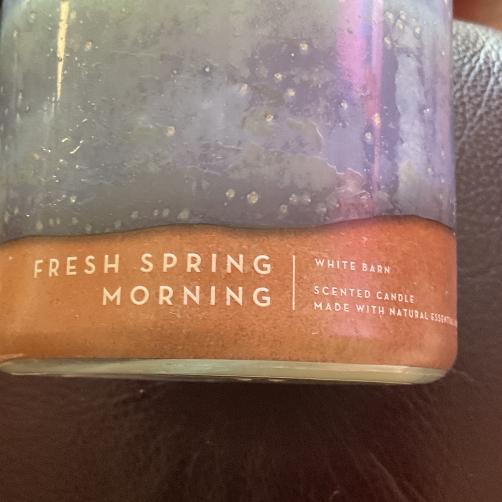 White Barn Blue Candle - Fresh Spring Morning - Picture 4 of 5